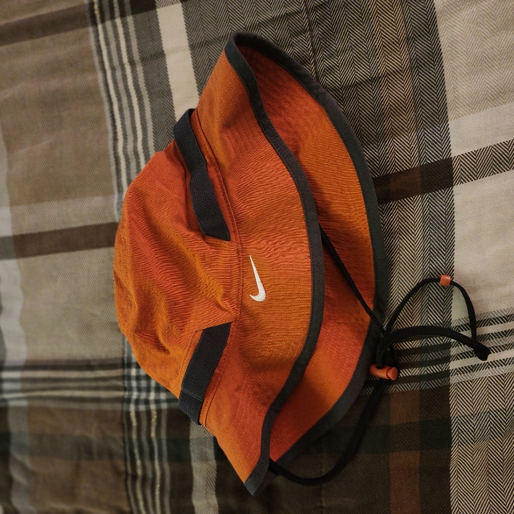 Nike bucket hat